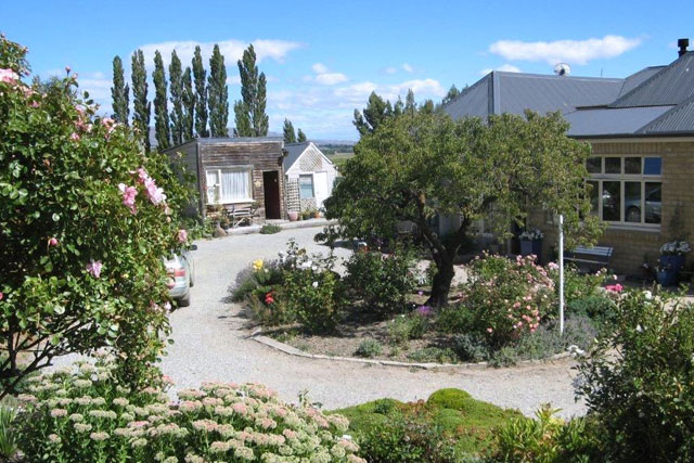 Komako Peonies & Cottage Garden Accommodation, Central Otago New ...